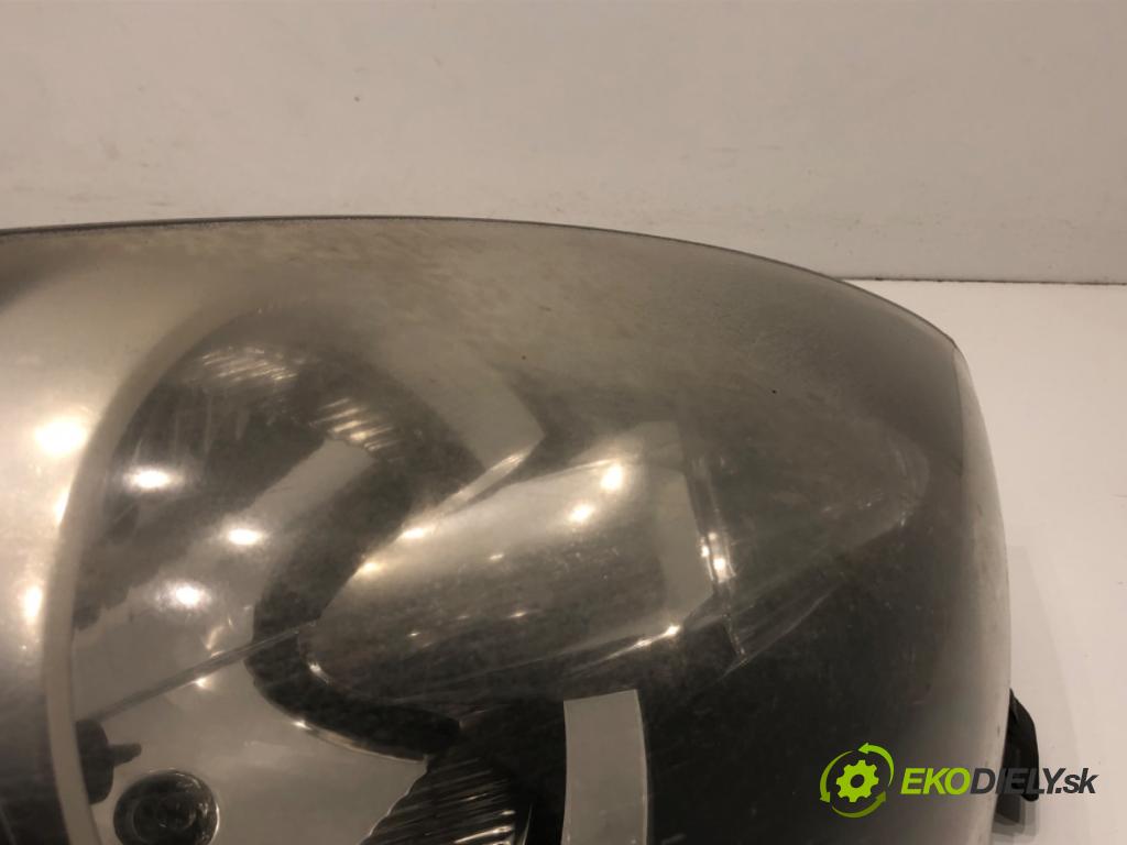TOYOTA AYGO (_B1_) 2005 - 2014    1.0 (KGB10_) 50 kW [68 KM] benzyna 2005 - 2014  světlomet pravý přední část 81110-0H070