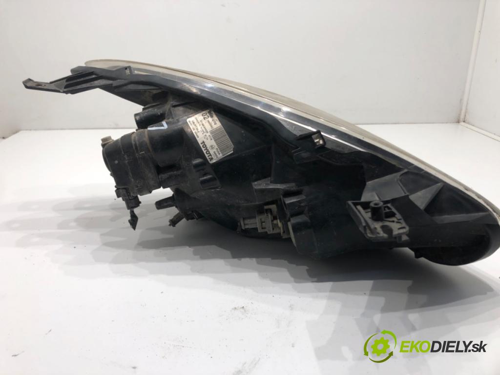TOYOTA AYGO (_B1_) 2005 - 2014    1.0 (KGB10_) 50 kW [68 KM] benzyna 2005 - 2014  světlomet levý přední část 81150-0H020