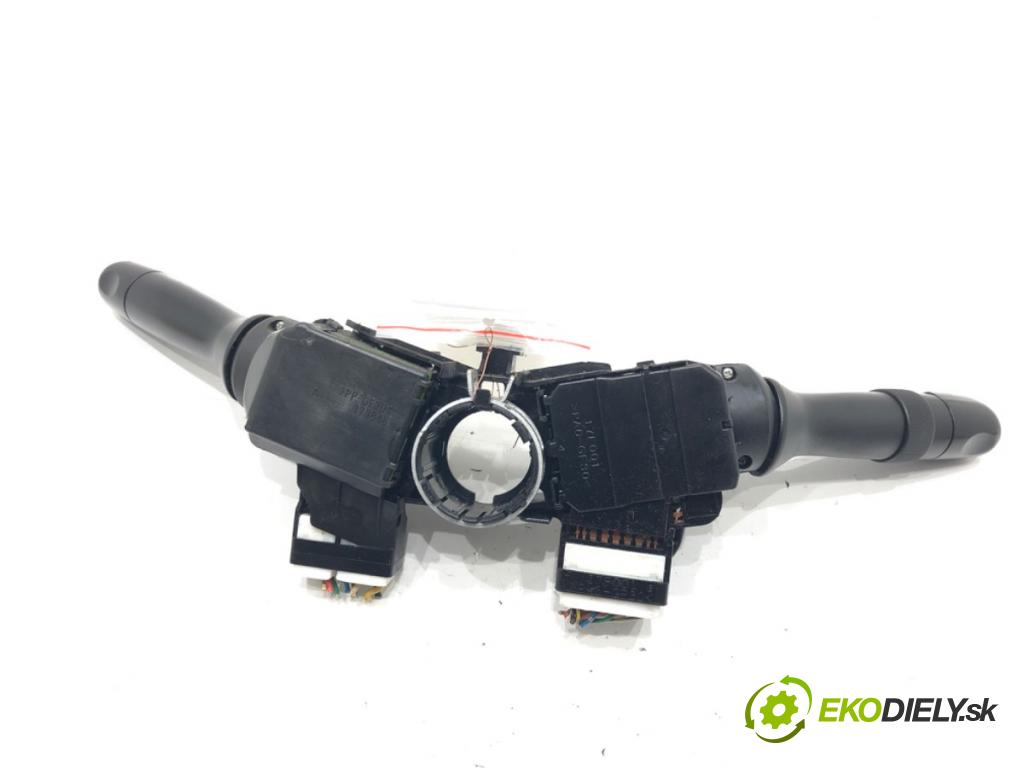 TOYOTA AYGO (_B1_) 2005 - 2014    1.0 (KGB10_) 50 kW [68 KM] benzyna 2005 - 2014  Prepínač kombinovaný 17F001 (Prepínače, spínače, tlačidlá a ovládače kúrenia)