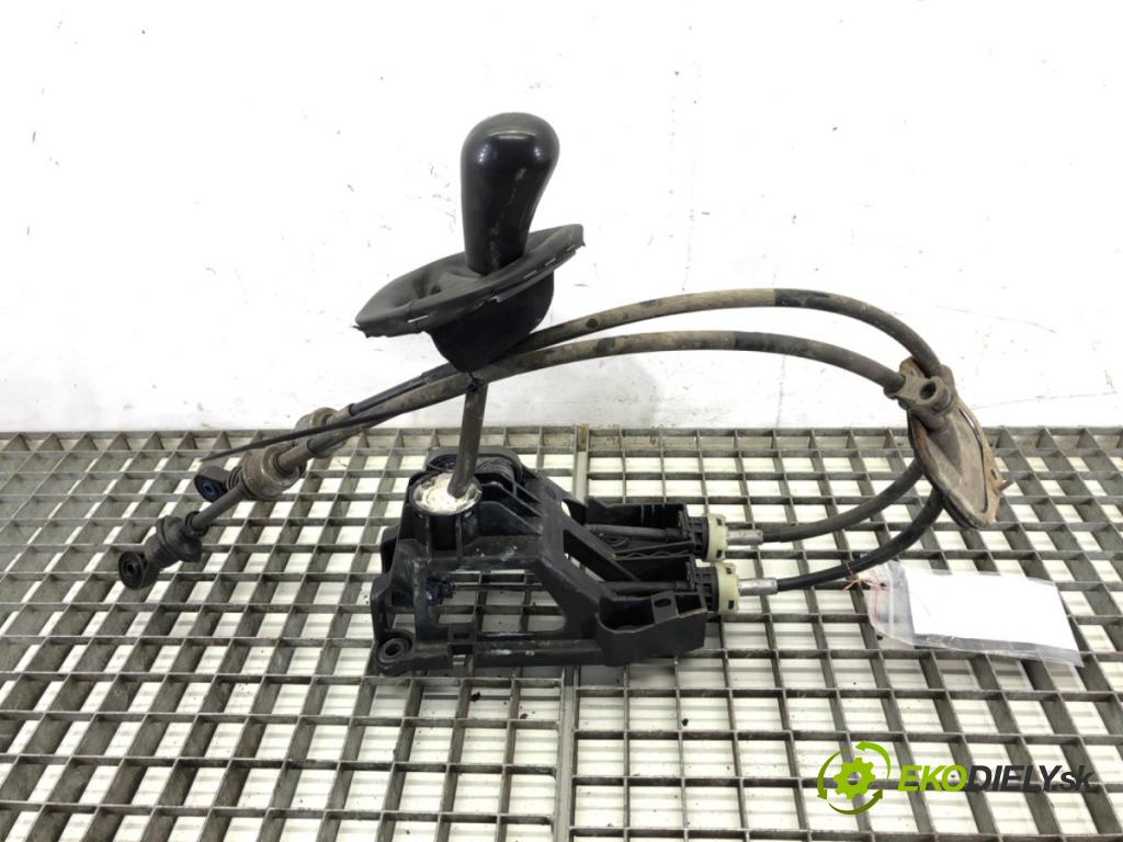 TOYOTA AYGO (_B1_) 2005 - 2014    1.0 (KGB10_) 50 kW [68 KM] benzyna 2005 - 2014  Kulisa  (Rýchlostné páky / kulisy)