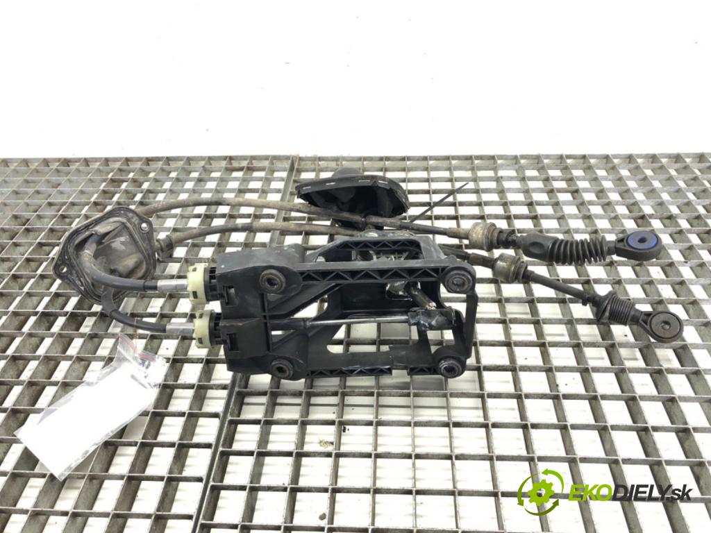 TOYOTA AYGO (_B1_) 2005 - 2014    1.0 (KGB10_) 50 kW [68 KM] benzyna 2005 - 2014  Kulisa  (Rýchlostné páky / kulisy)