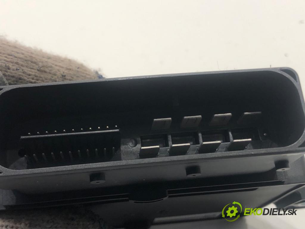 AUDI Q5 8R SUV 2016 240 kW SQ5 TDI quattro 2967 Modul brzdy ručnej brzdy 8K0907801N