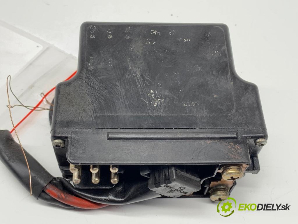 MERCEDES-BENZ 124 sedan (W124) 1984 - 1993    300 D (124.130) 80 kW [109 KM] olej napędowy 1984 - 1989  relé sviečok žhavenia  (Relé)