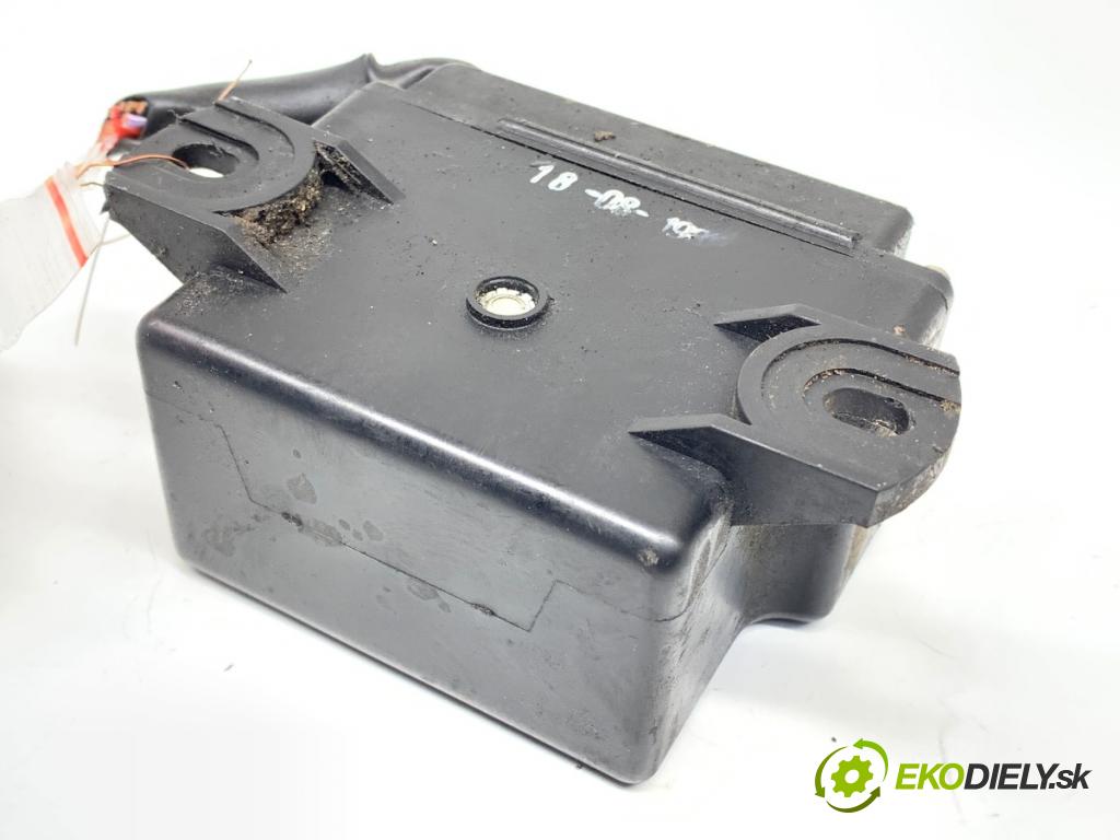 MERCEDES-BENZ 124 sedan (W124) 1984 - 1993    300 D (124.130) 80 kW [109 KM] olej napędowy 1984 - 1989  relé sviečok žhavenia  (Relé)