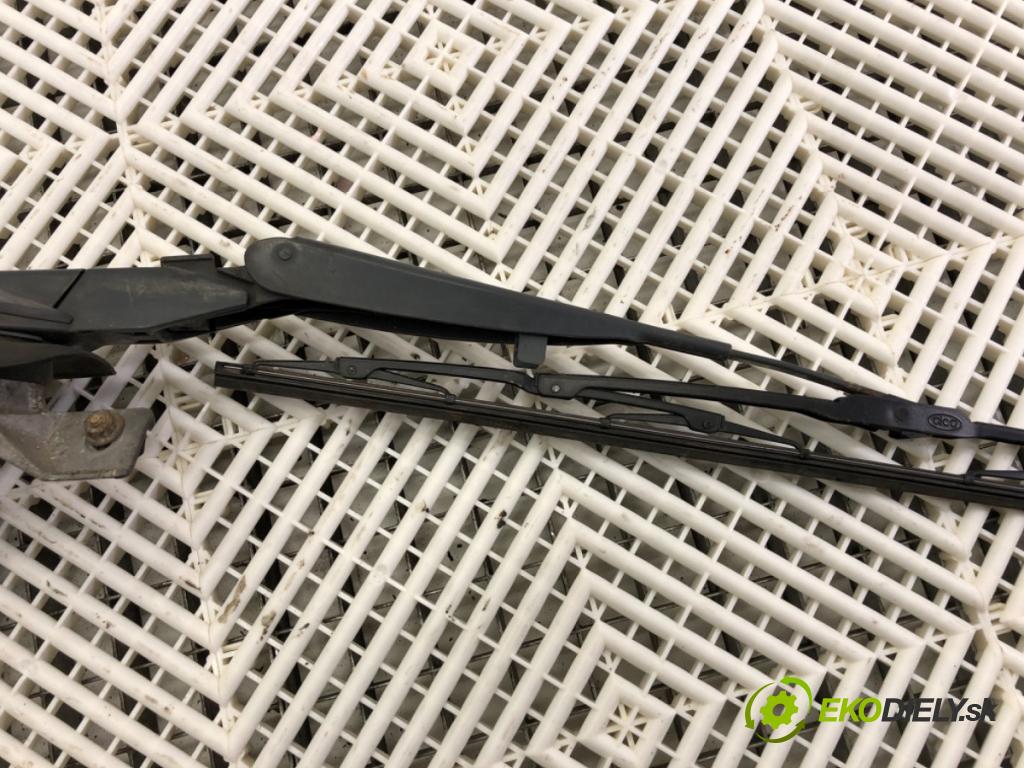 MERCEDES-BENZ 124 sedan (W124) 1984 - 1993    300 D (124.130) 80 kW [109 KM] olej napędowy 1984 - 1989  Mechanizmus stieračov predný  (Motorčeky stieračov predné)