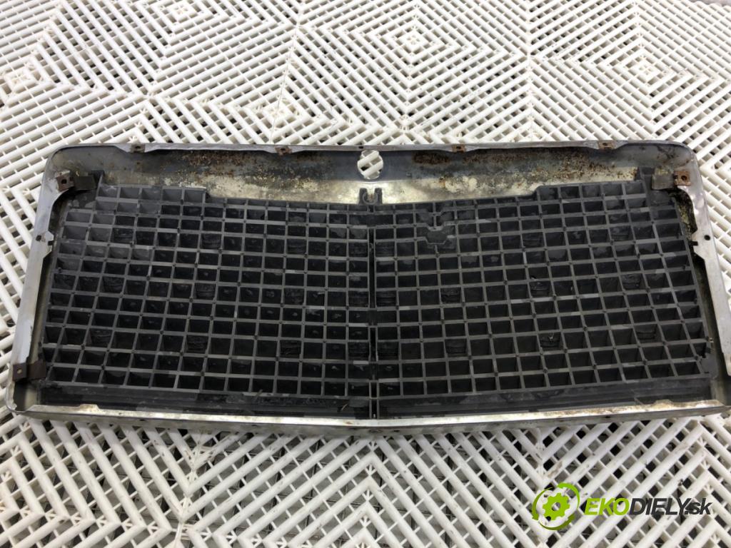 MERCEDES-BENZ 124 sedan (W124) 1984 - 1993    300 D (124.130) 80 kW [109 KM] olej napędowy 1984 - 1989  mřížka maska 1248880223 (Mřížky (masky) chladičů)