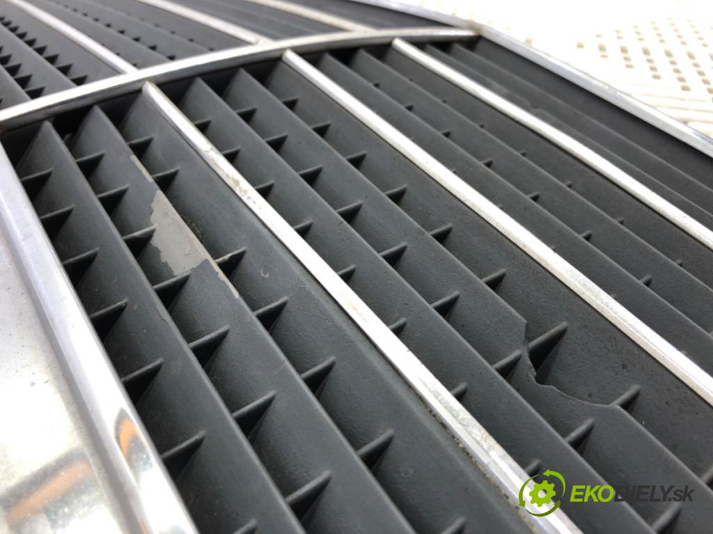 MERCEDES-BENZ 124 sedan (W124) 1984 - 1993    300 D (124.130) 80 kW [109 KM] olej napędowy 1984 - 1989  mřížka maska 1248880223 (Mřížky (masky) chladičů)