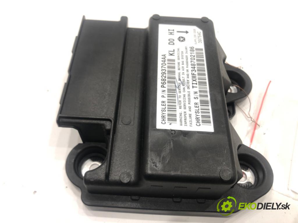 JEEP CHEROKEE (KL) 2013 - 2022    3.2 V6 200 kW [272 KM] benzyna 2013 - 2022  senzor airbag P68293704AA (Snímače)