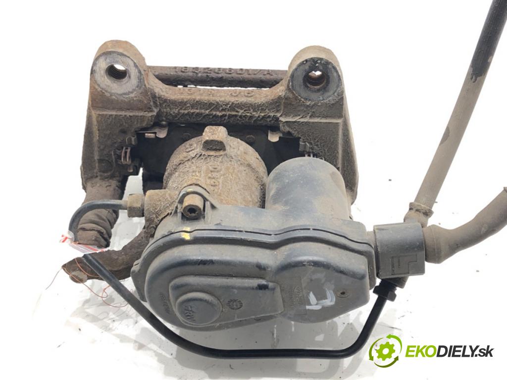 JEEP CHEROKEE KL SUV 2016 200 kW 3.2 V6 3239 brzdič třmen pravý zadní část