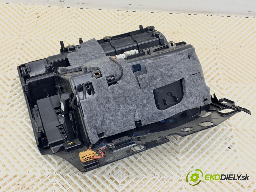 AUDI Q5 (8RB) 2008 - 2017    SQ5 TDI quattro 240 kW [326 KM] olej napędowy 2015 - 2017  Priehradka, kastlík spolujazdca 8R1857035J (Priehradka, kastlík)