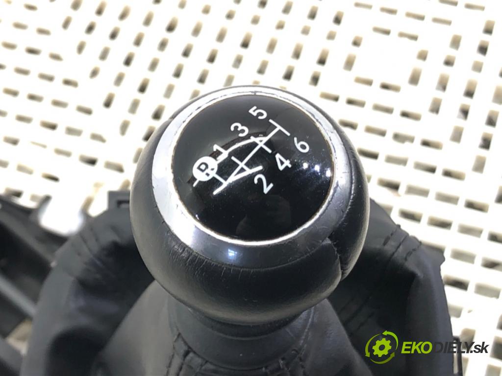 TOYOTA C-HR (_X1_) 2016 - 2022    1.2 (NGX10_) 85 kW [116 KM] benzyna 2016 - 2022  Kulisa 33530-F4010 (Rýchlostná páka / kulisa)