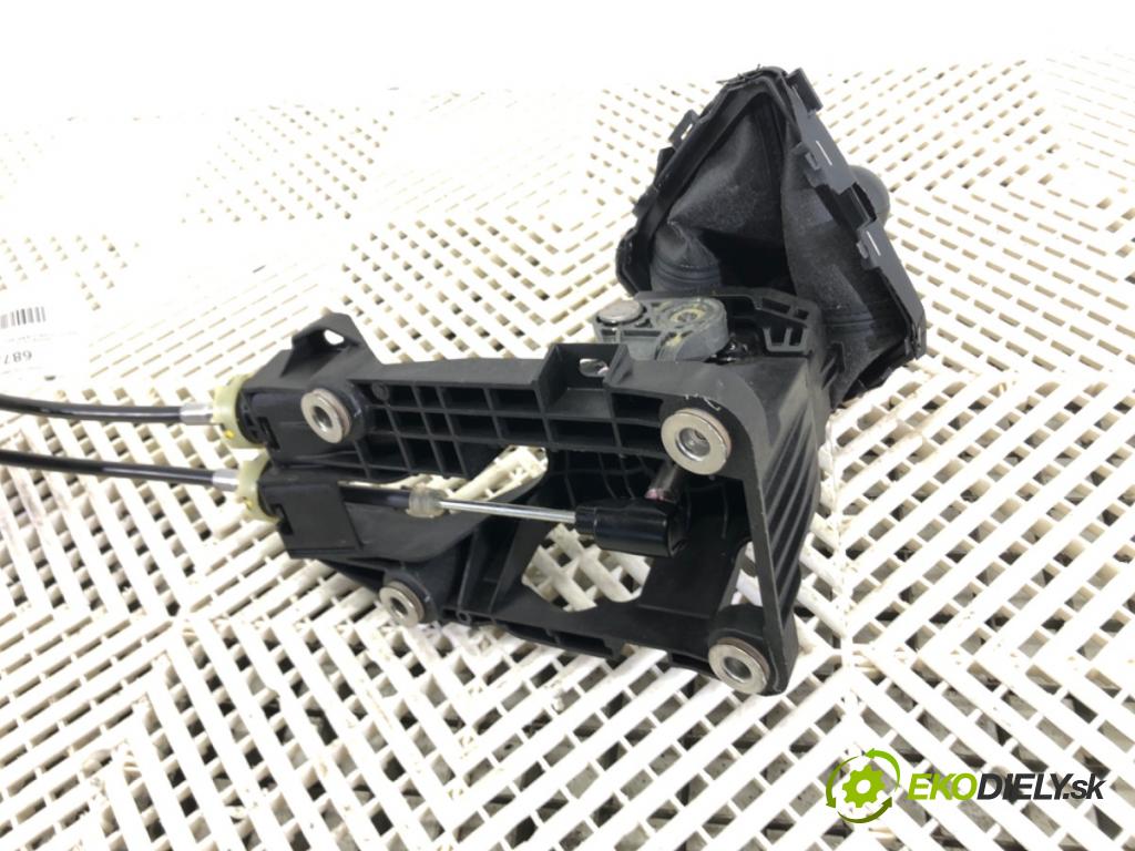 TOYOTA C-HR (_X1_) 2016 - 2022    1.2 (NGX10_) 85 kW [116 KM] benzyna 2016 - 2022  Kulisa 33530-F4010 (Rýchlostná páka / kulisa)