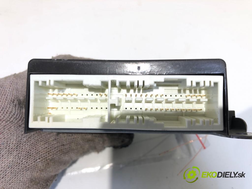 FIAT PUNTO EVO (199_) 2008 - 2022    1.4 (199AXB1A) 57 kW [77 KM] benzyna 2009 - 2012  senzor airbag 51897787 (Snímač)