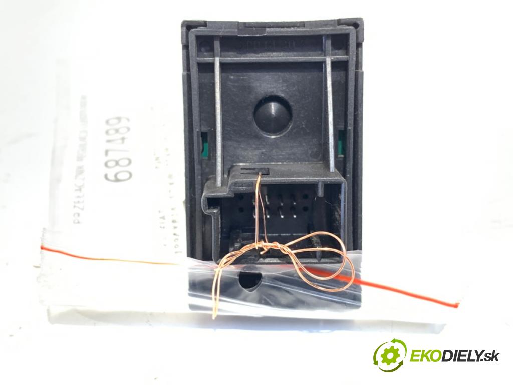 FIAT PUNTO EVO (199_) 2008 - 2022    1.4 (199AXB1A) 57 kW [77 KM] benzyna 2009 - 2012  Prepínač nastavenia spätných zrkadiel 28710A822 (Prepínač/spínač/tlačidlo a ovládač kúrenia)