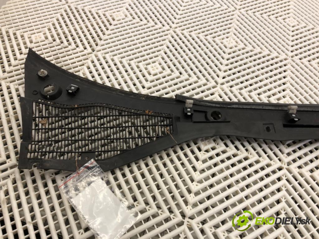 FIAT PUNTO EVO (199_) 2008 - 2022    1.4 (199AXB1A) 57 kW [77 KM] benzyna 2009 - 2012  Torpédo, plast pod čelné okno 51748698 (Torpéda)