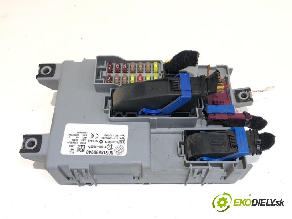 FIAT PUNTO EVO (199_) 2008 - 2022    1.4 (199AXB1A) 57 kW [77 KM] benzyna 2009 - 2012  modul BSI 00518690940 (Pojistkové skříňky)