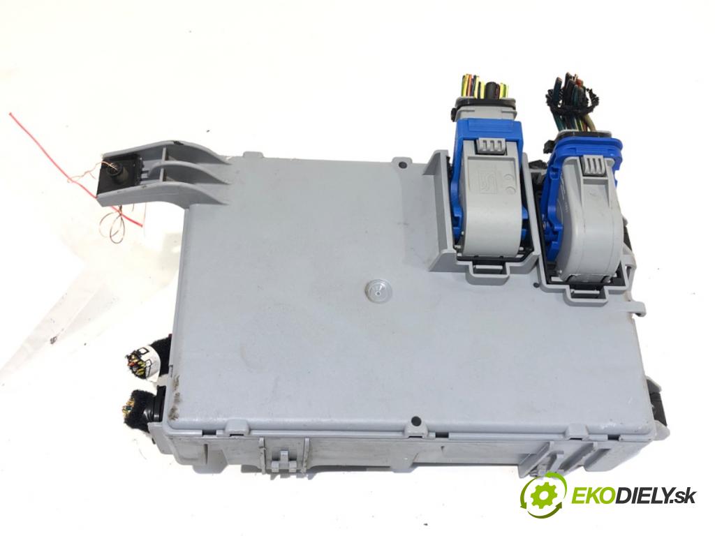 FIAT PUNTO EVO (199_) 2008 - 2022    1.4 (199AXB1A) 57 kW [77 KM] benzyna 2009 - 2012  modul BSI 00518690940 (Pojistkové skříňky)