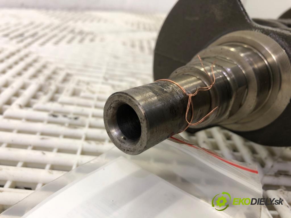 FORD FOCUS III sedan 2010 - 2022    1.6 Ti 92 kW [125 KM] benzyna 2010 - 2022  Kardaň, hriadeľ KLIKA: T46AA (Blok motora ostatné)