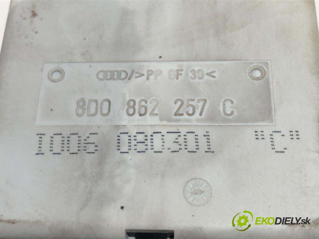 AUDI A4 B5 Avant (8D5) 1994 - 2002    1.9 TDI 85 kW [115 KM] olej napędowy 2000 - 2001  motorek centrálního zámku 8D0862257C (Řídicí jednotky centrálního zámku)