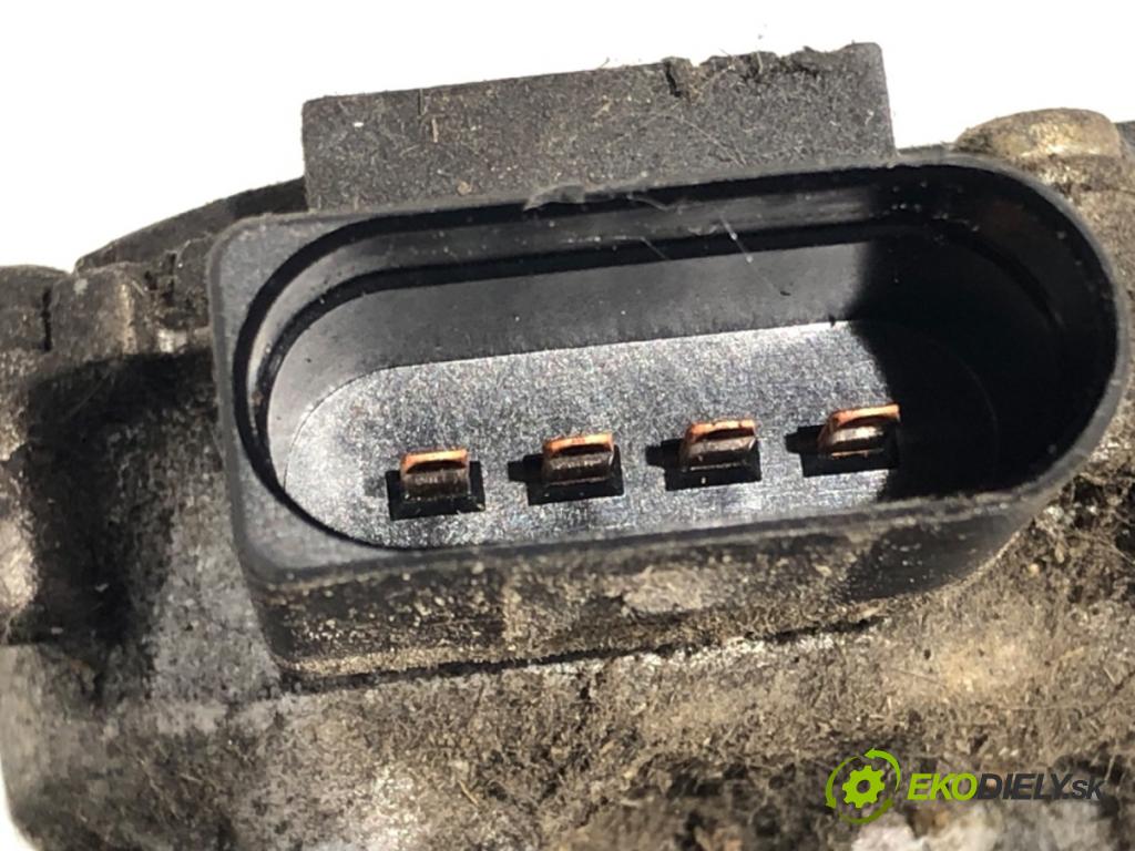 AUDI A4 B5 Avant (8D5) 1994 - 2002    1.9 TDI 85 kW [115 KM] olej napędowy 2000 - 2001  Mechanizmus stieračov predný 8D1955023 (Motorček stieračov predné)