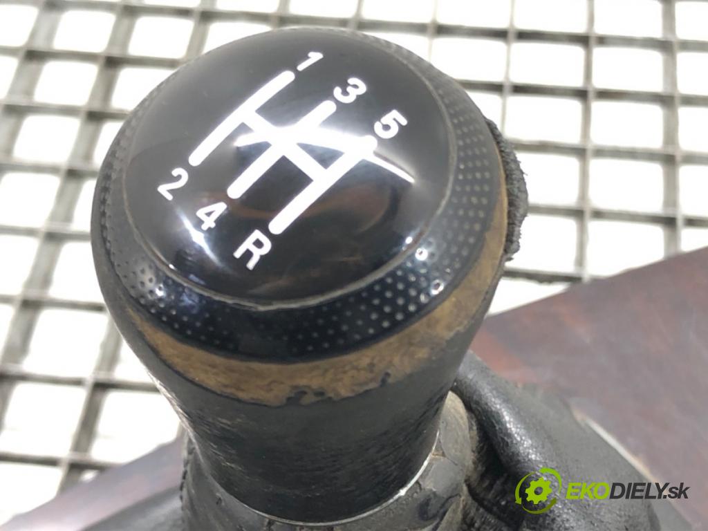 AUDI A4 B5 Avant (8D5) 1994 - 2002    1.9 TDI 85 kW [115 KM] olej napędowy 2000 - 2001  Kulisa 8D0864261J (Rýchlostná páka / kulisa)