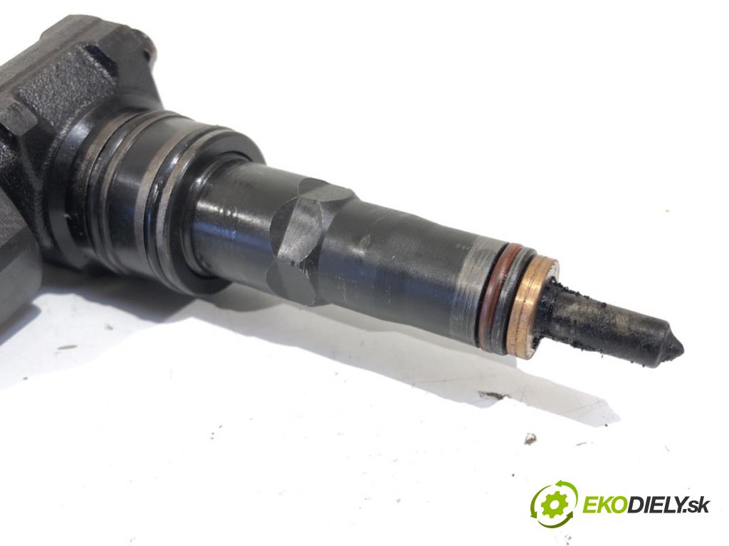 AUDI A4 B5 Kombi 2001 85 kW 1.9 TDI 1896 vstříkovač 038130073F (Vstřikovač paliva)