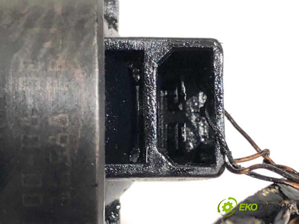 AUDI A4 B5 Kombi 2001 85 kW 1.9 TDI 1896 vstříkovač 038130073F (Vstřikovač paliva)