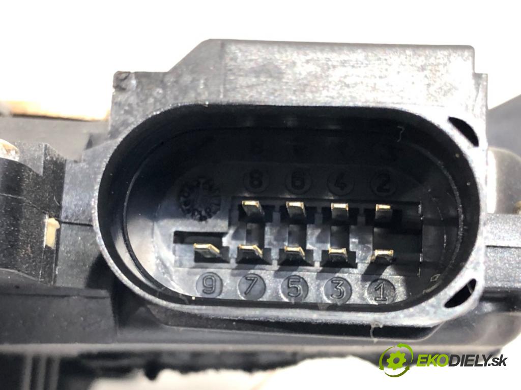AUDI A2 (8Z0) 2000 - 2005    1.4 55 kW [75 KM] benzyna 2000 - 2005  zámok dveře levý přední část 8Z1837015D