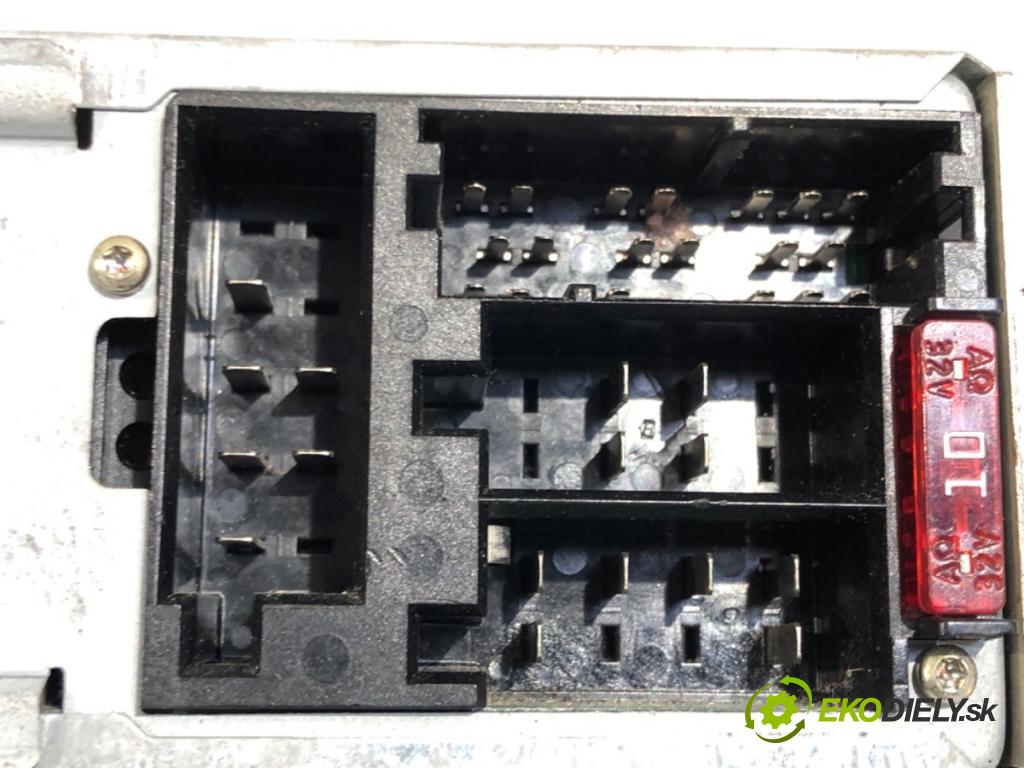 AUDI A2 (8Z0) 2000 - 2005    1.4 55 kW [75 KM] benzyna 2000 - 2005  RADIO 8Z0035152A (Audio zariadenie)