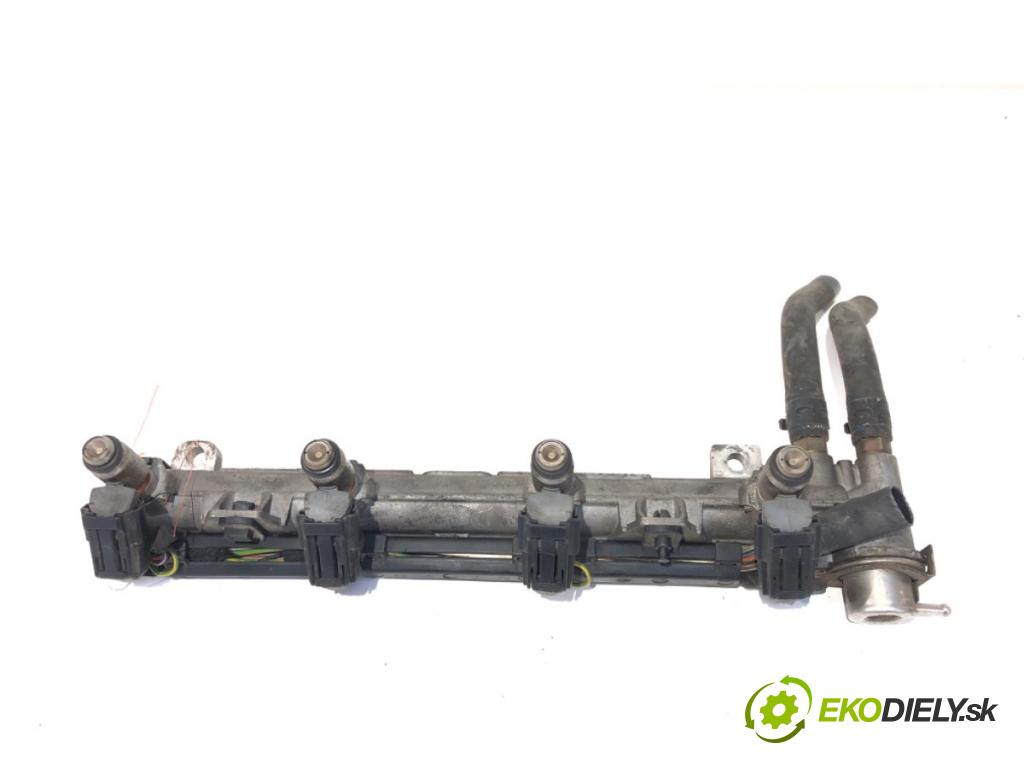 AUDI A2 (8Z0) 2000 - 2005    1.4 55 kW [75 KM] benzyna 2000 - 2005  Lišta vstrekovacia 036133319A (Vstrekovacia lišta)