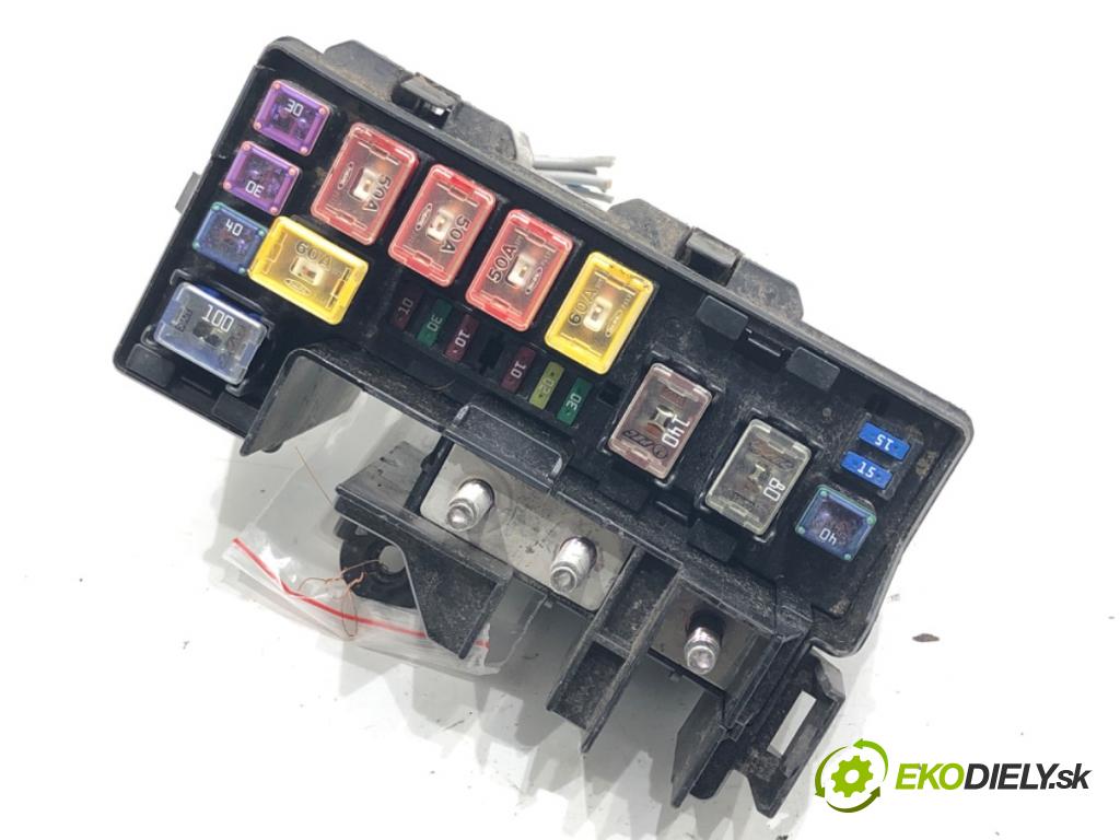 INFINITI Q70 (Y51) 2013 - 2022    3.0 175 kW [238 KM] olej napędowy 2013 - 2022  skříňka poistková  (Pojistkové skříňky)