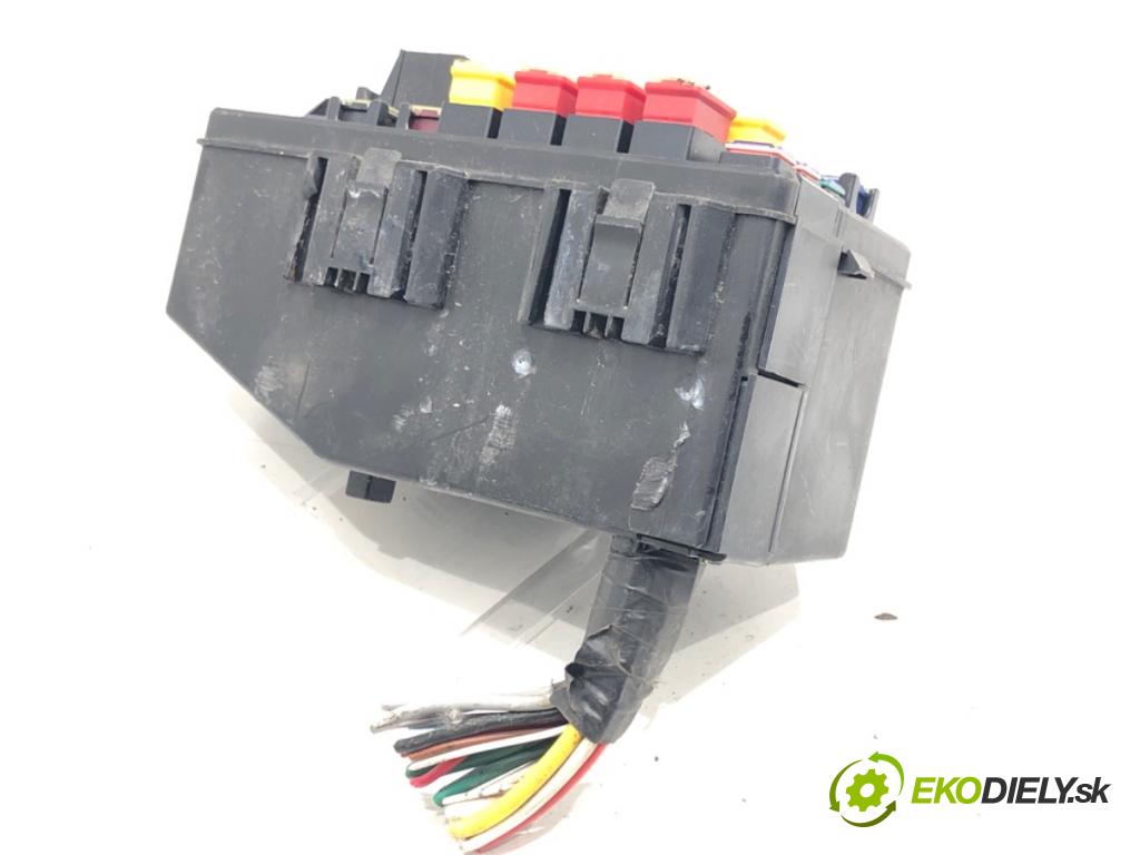 INFINITI Q70 (Y51) 2013 - 2022    3.0 175 kW [238 KM] olej napędowy 2013 - 2022  skříňka poistková  (Pojistkové skříňky)