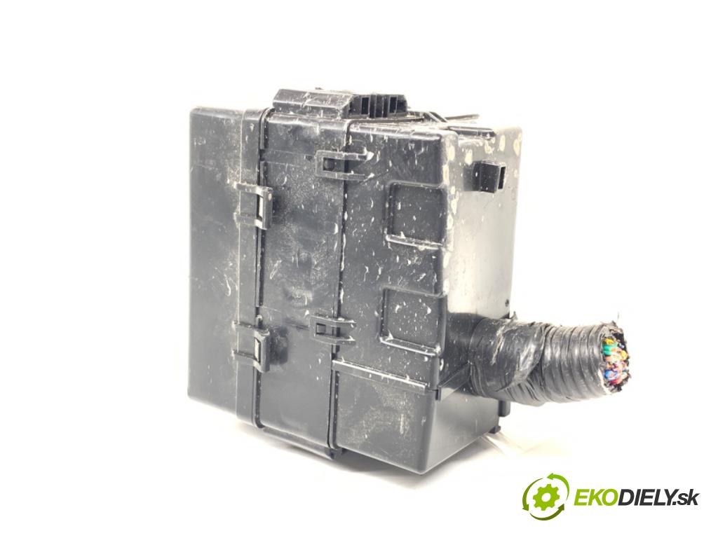 INFINITI Q70 (Y51) 2013 - 2022    3.0 175 kW [238 KM] olej napędowy 2013 - 2022  modul BSI  (Pojistkové skříňky)