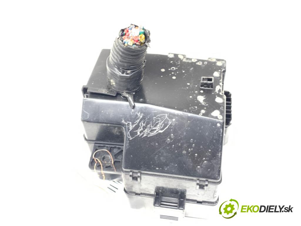 INFINITI Q70 (Y51) 2013 - 2022    3.0 175 kW [238 KM] olej napędowy 2013 - 2022  modul BSI  (Pojistkové skříňky)