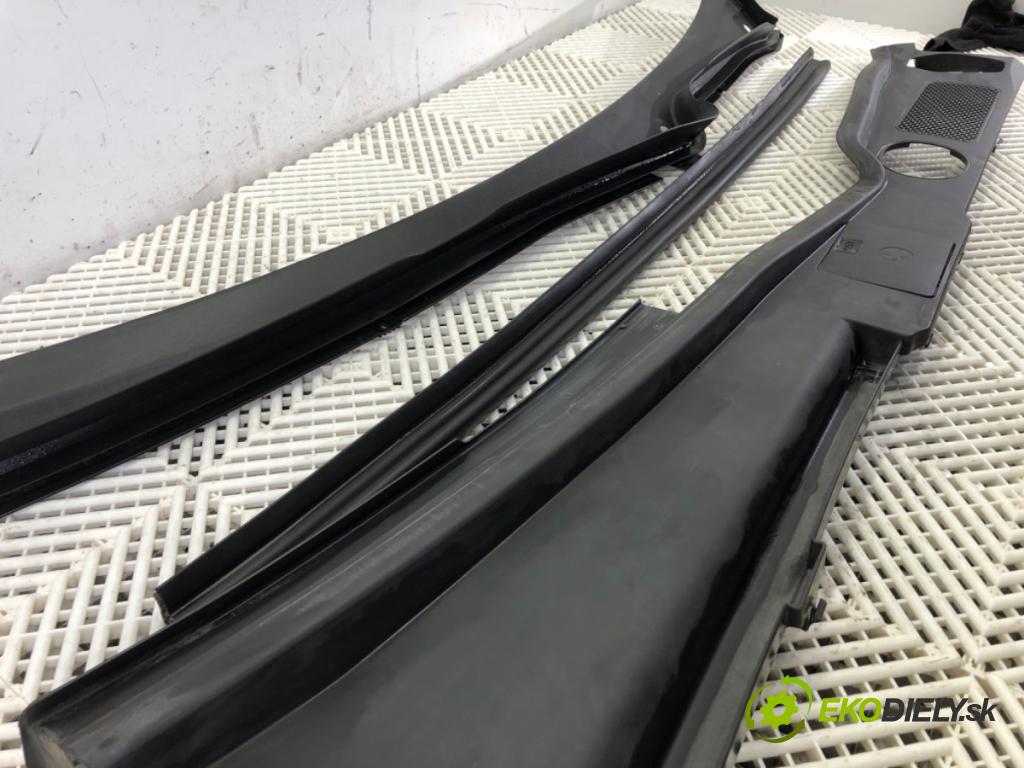 AUDI Q5 (8RB) 2008 - 2017    SQ5 TDI quattro 240 kW [326 KM] olej napędowy 2015 - 2017  Torpédo, plast pod čelné okno 8R1819403 (Torpéda)