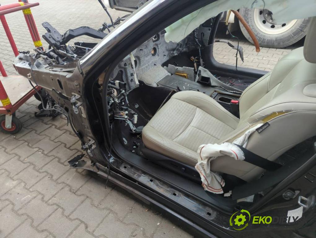 INFINITI Q70 (Y51) 2013 - 2022    3.0 175 kW [238 KM] olej napędowy 2013 - 2022  KAROSERIA ČTVRŤÁK blatník zadní část levý pravý práh střecha PODŁUŻNICA levý pravý