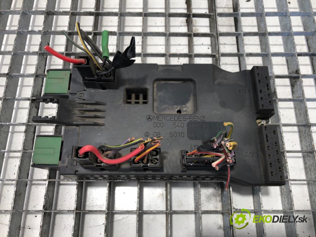 MERCEDES-BENZ VITO Autobus (W638) 1996 - 2003    110 CDI 2.2 (638.194) 75 kW [102 KM] olej napędowy 1999 - 2003  skříňka poistková 0005400650 (Pojistkové skříňky)