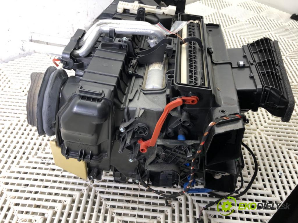 AUDI Q5 (8RB) 2008 - 2017    SQ5 TDI quattro 240 kW [326 KM] olej napędowy 2015 - 2017  topné těleso radiátor topení 8T1816005A (Radiátory topení)