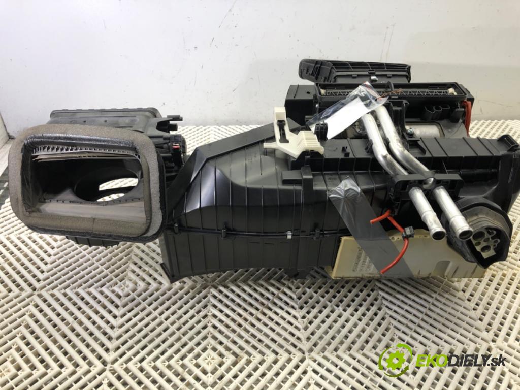 AUDI Q5 (8RB) 2008 - 2017    SQ5 TDI quattro 240 kW [326 KM] olej napędowy 2015 - 2017  topné těleso radiátor topení 8T1816005A (Radiátory topení)