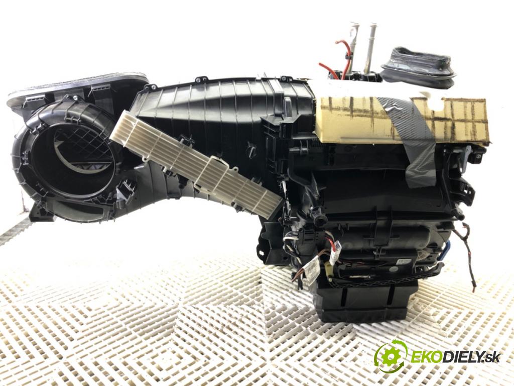 AUDI Q5 (8RB) 2008 - 2017    SQ5 TDI quattro 240 kW [326 KM] olej napędowy 2015 - 2017  topné těleso radiátor topení 8T1816005A (Radiátory topení)