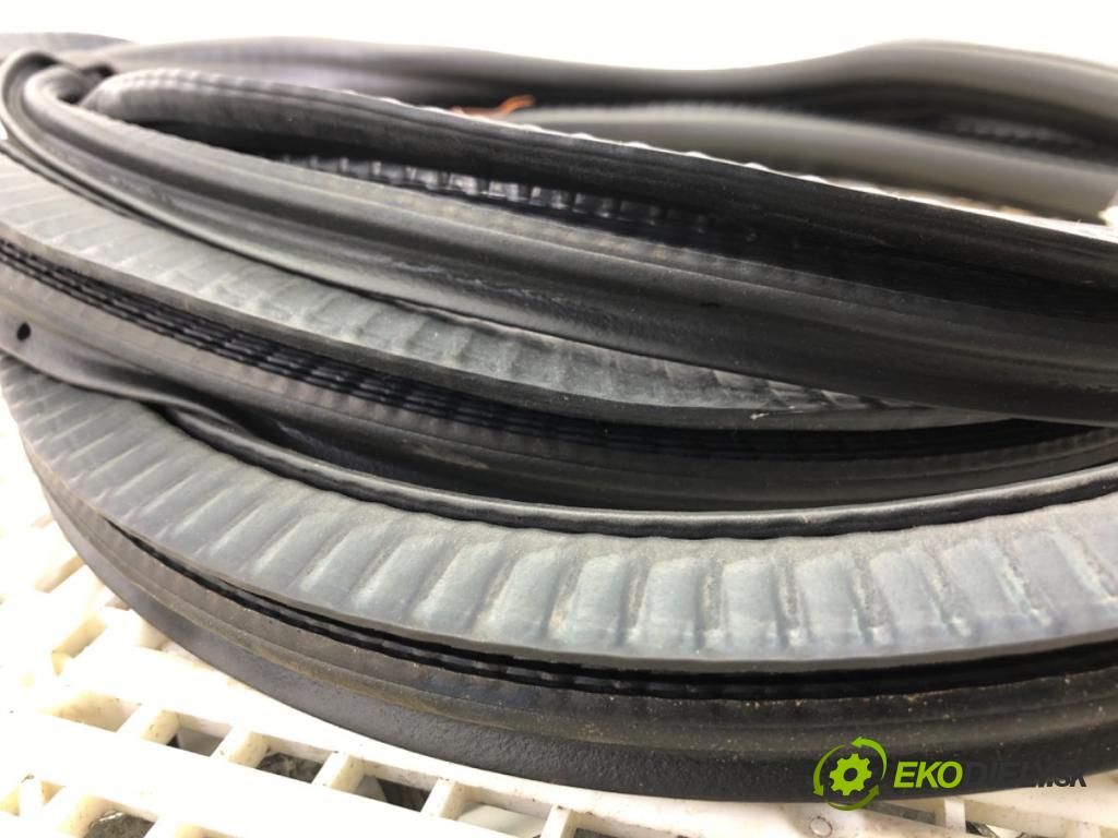 BMW 5 (G30, F90) 2016 - 2022    540 d xDrive 235 kW [320 KM] olej napędowy 2017 - 2020  těsnění dveře zadní část levá strana  (Ostatní)