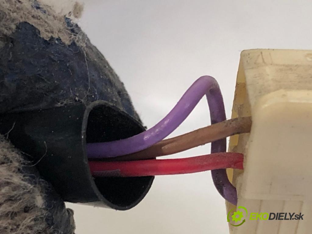 TOYOTA CELICA coupe (_T23_) 1999 - 2006    1.8 16V VT-i (ZZT230_) 105 kW [143 KM] benzyna 1999 - 2005  zpětné zrcátko pravý