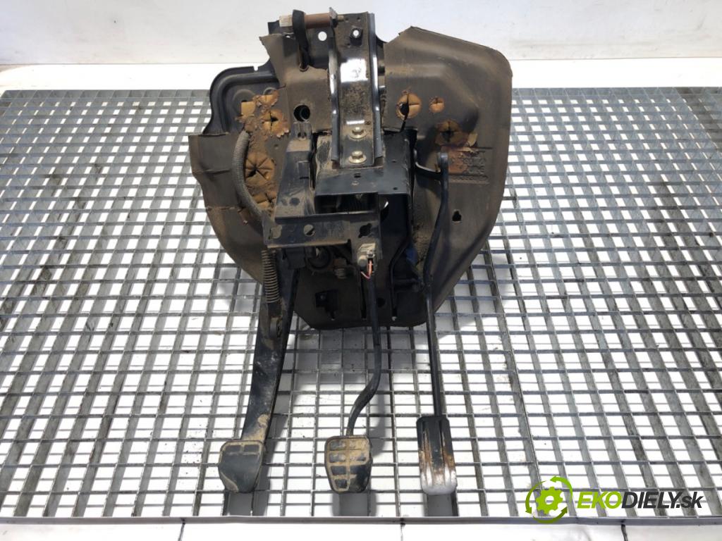 VW TRANSPORTER IV Autobus (70B, 70C, 7DB, 7DK, 70J, 70K, 7DC, 7 1990 - 2004    1.9 TD 50 kW [68 KM] olej napędowy 1992 - 2003  PEDÁL: 701721315B (Pedál)