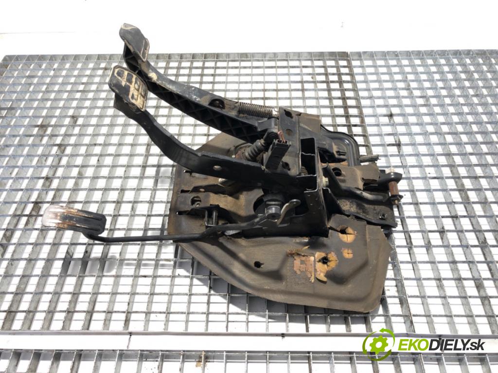 VW TRANSPORTER IV Autobus (70B, 70C, 7DB, 7DK, 70J, 70K, 7DC, 7 1990 - 2004    1.9 TD 50 kW [68 KM] olej napędowy 1992 - 2003  PEDÁL: 701721315B (Pedál)