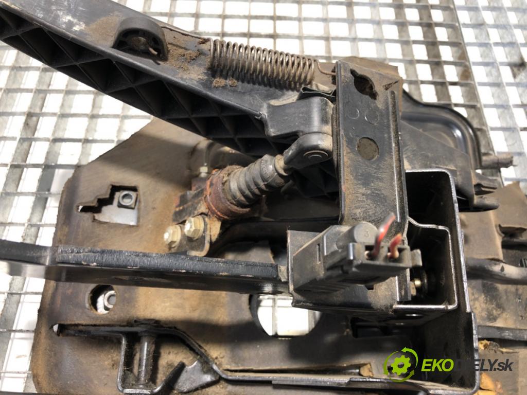 VW TRANSPORTER IV Autobus (70B, 70C, 7DB, 7DK, 70J, 70K, 7DC, 7 1990 - 2004    1.9 TD 50 kW [68 KM] olej napędowy 1992 - 2003  PEDÁL: 701721315B (Pedál)