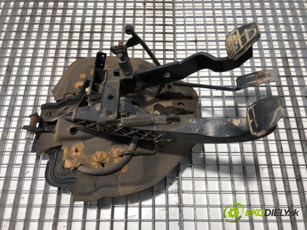 VW TRANSPORTER IV Autobus (70B, 70C, 7DB, 7DK, 70J, 70K, 7DC, 7 1990 - 2004    1.9 TD 50 kW [68 KM] olej napędowy 1992 - 2003  PEDÁL: 701721315B (Pedál)