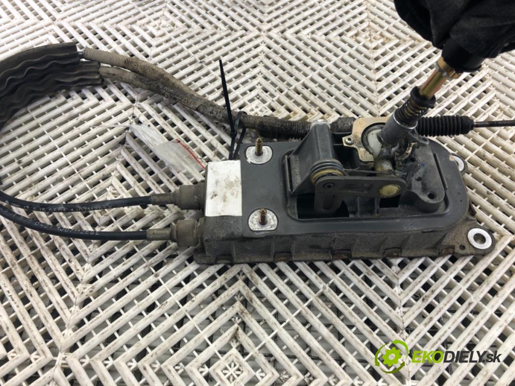 VW GOLF IV Variant (1J5) 1999 - 2006    1.9 TDI 66 kW [90 KM] olej napędowy 1999 - 2006  Kulisa 1J0711611A (Rýchlostná páka / kulisa)