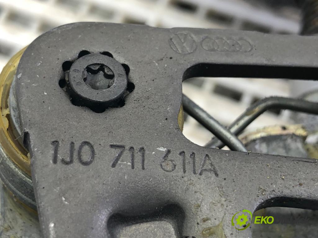 VW GOLF IV Variant (1J5) 1999 - 2006    1.9 TDI 66 kW [90 KM] olej napędowy 1999 - 2006  Kulisa 1J0711611A (Rýchlostná páka / kulisa)