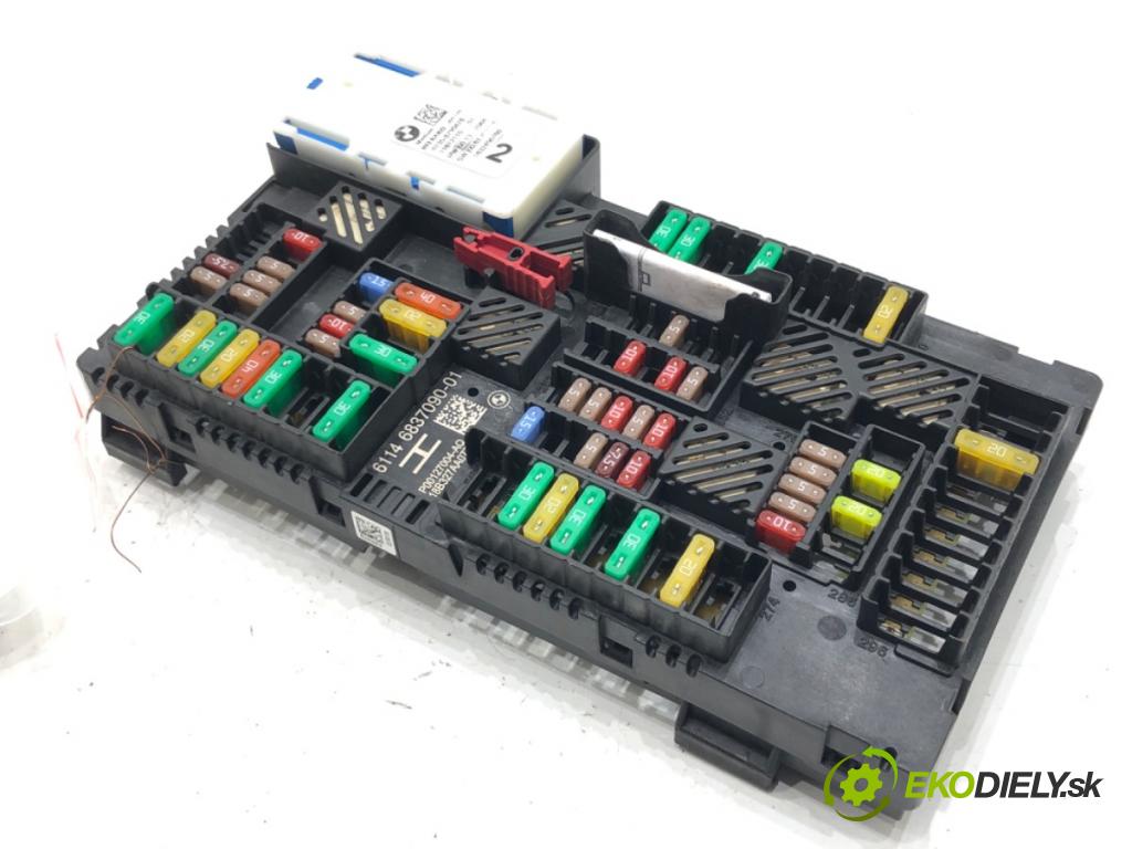 BMW 5 (G30, F90) 2016 - 2022    540 d xDrive 235 kW [320 KM] olej napędowy 2017 - 2020  skříňka poistková 6837090 (Pojistkové skříňky)