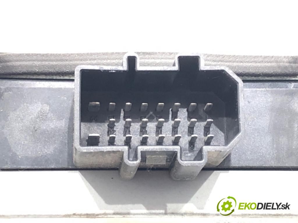 AUDI A4 B6 (8E2) 2000 - 2005    2.0 96 kW [130 KM] benzyna 2000 - 2004  Zosilňovač 8E5035223 (Zosilňovače)